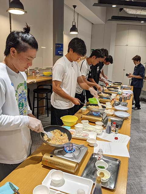 入寮2年目の選手向けに、料理教室