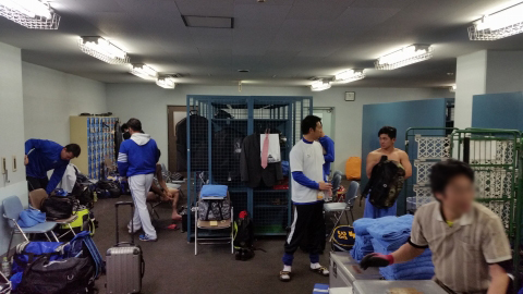 バタバタするロッカー