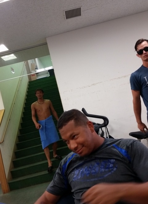 なんか後ろに。。。