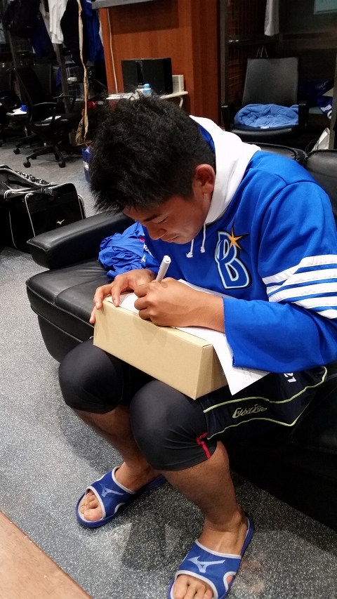 前から赤いのが