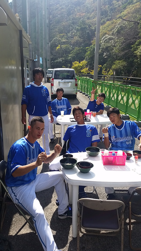 ニンニクコーチは今日も剥く。