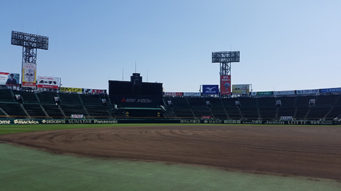 だーれもいない甲子園。