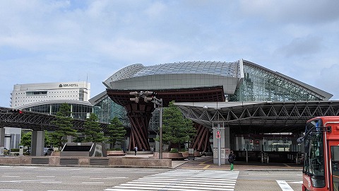 今私たちに出来ることは散歩です（笑）