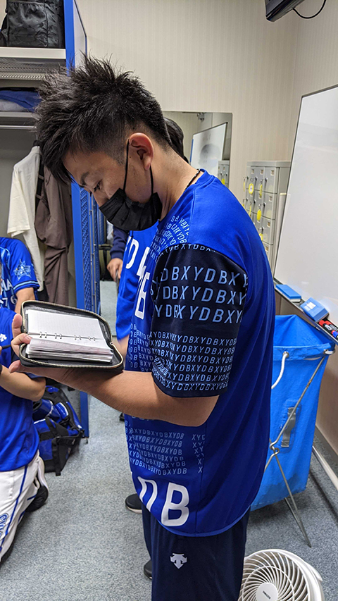 一軍チーフトレーナー渡辺さんです。