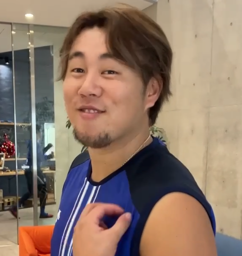 袖なし堀岡、萌え袖吉野