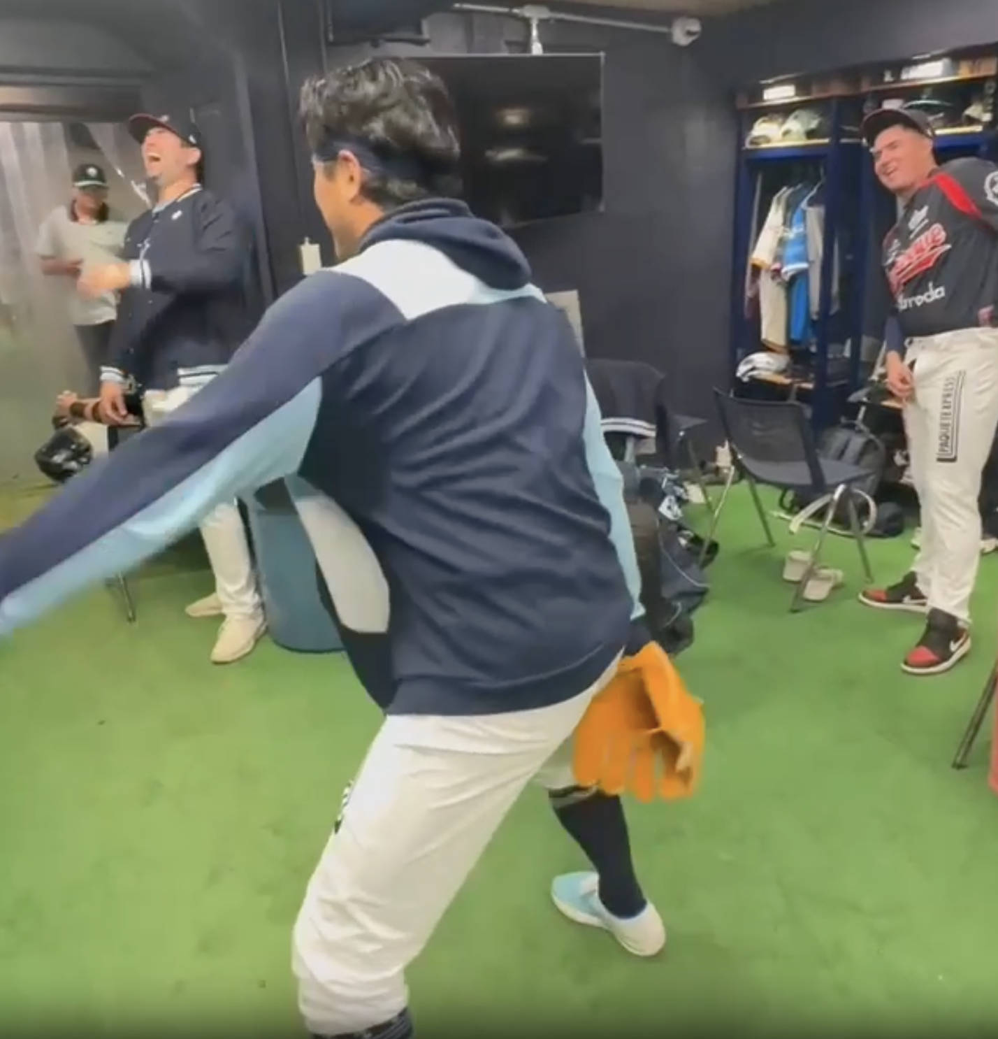 ティグレ、モノマネを披露