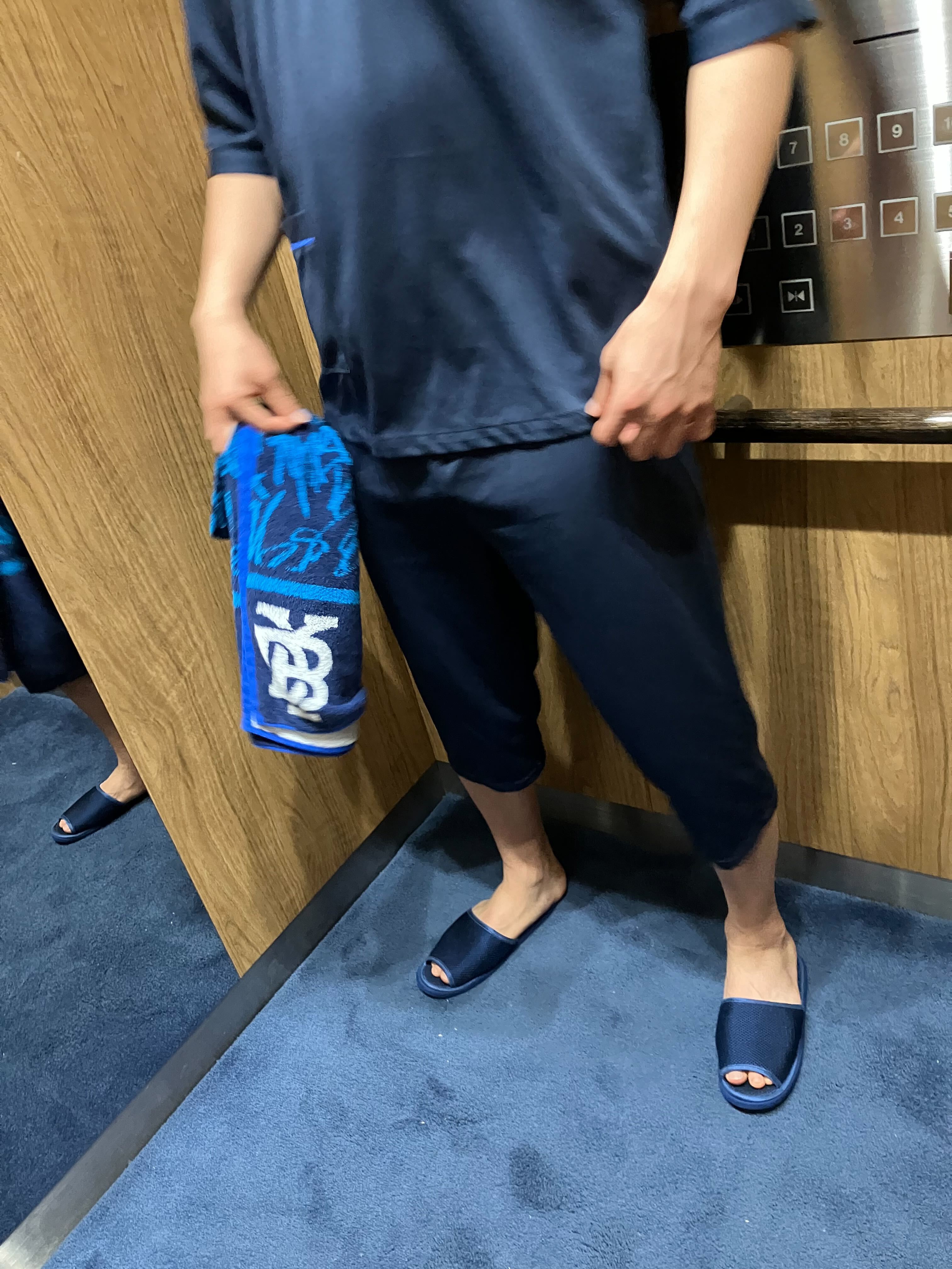 ホテルの部屋着似合う野球選手