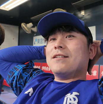 サノス、ご機嫌に歌う