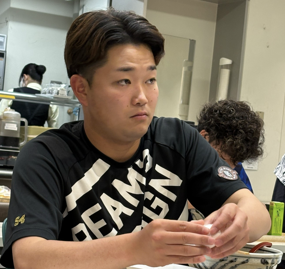 練習後のケータリング中