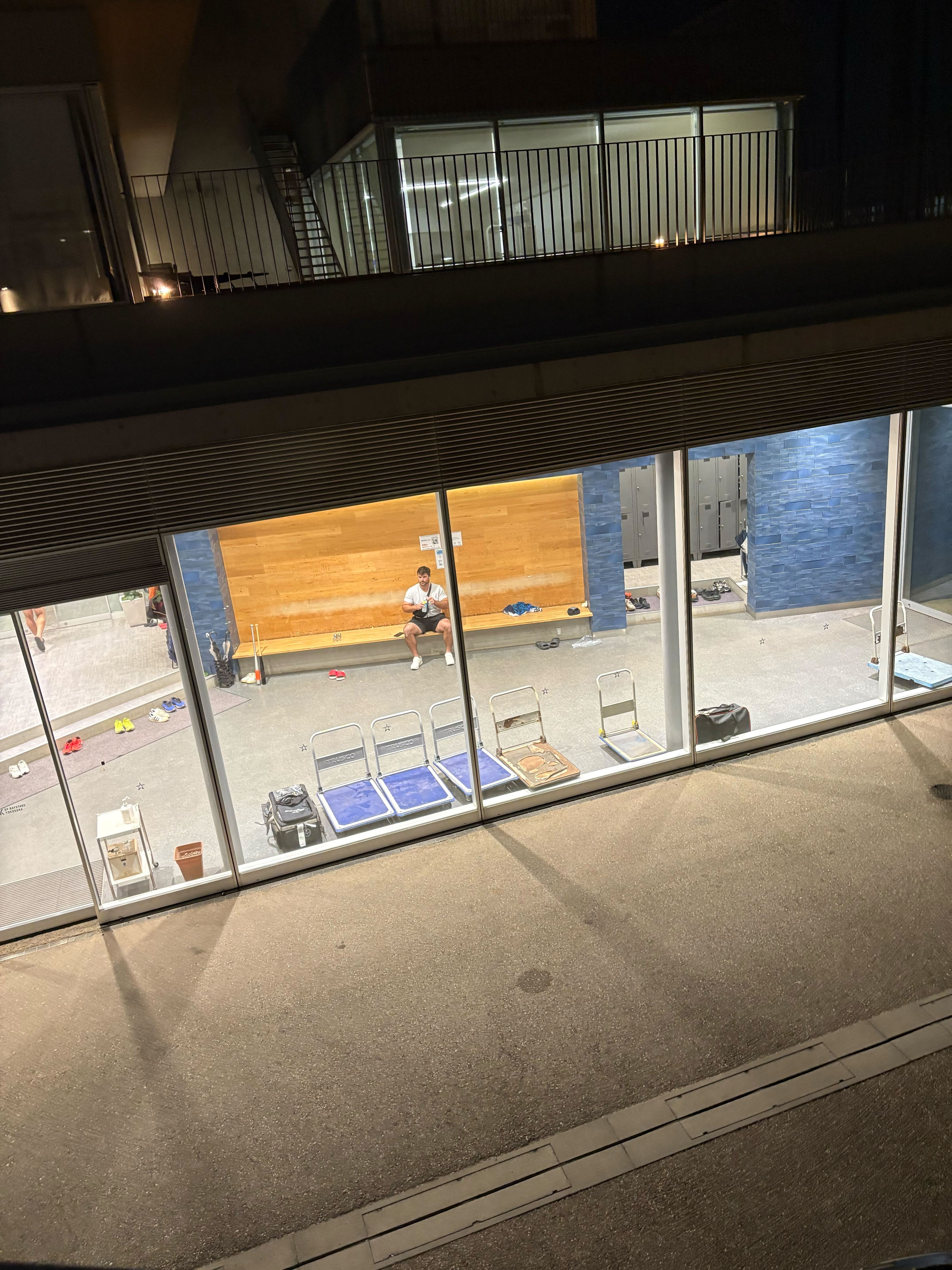 ポツリとお座り。