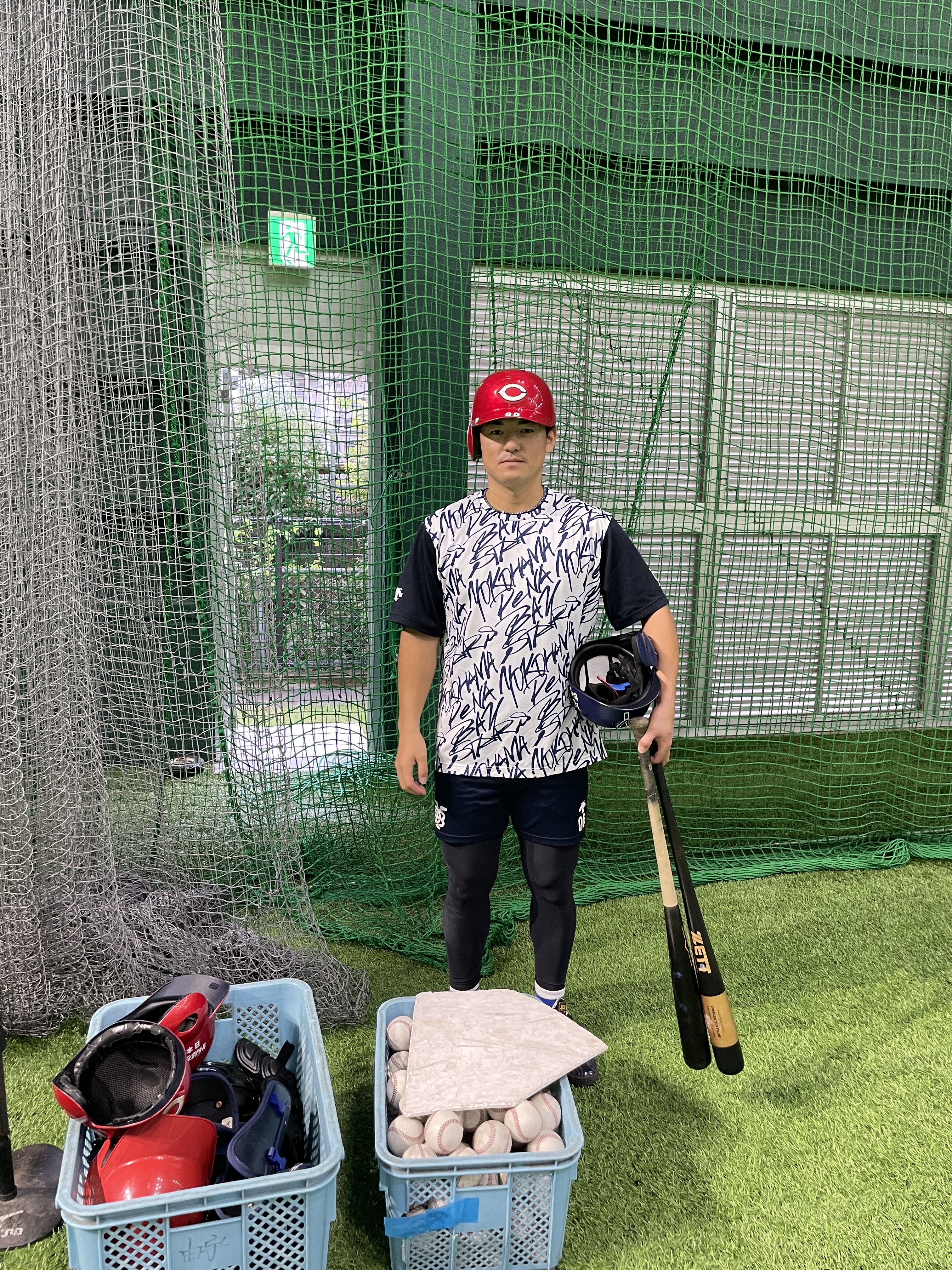 今シーズン最終戦。広島のヘルメットの選手が、、、