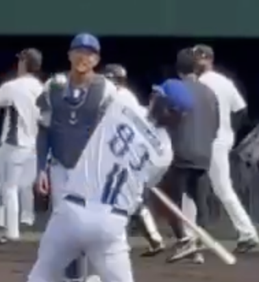 可愛すぎる桑原監督のシートノック