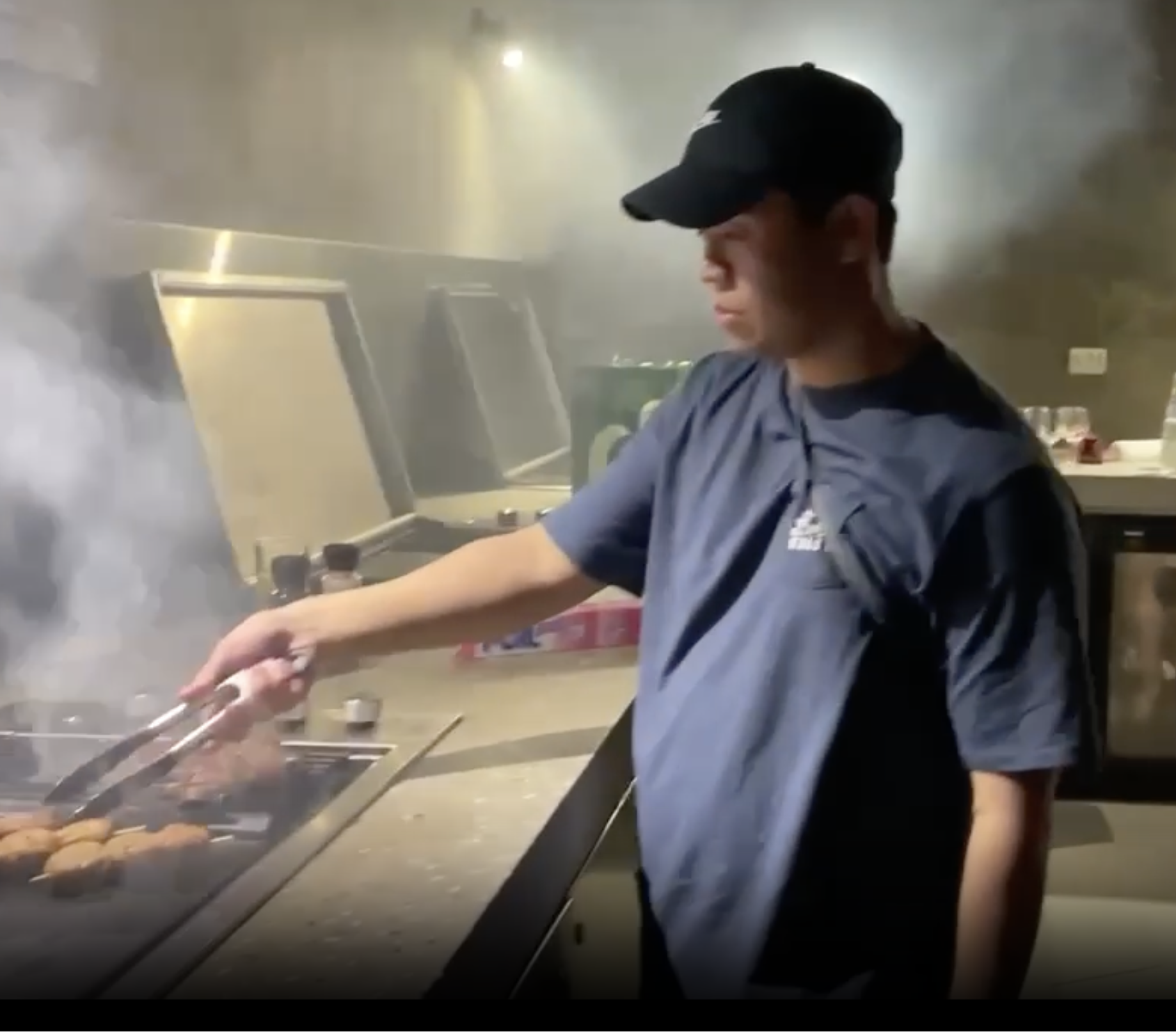 ガタイは元プロ野球選手並みのDOCKの凄腕料理人🧑‍🍳
