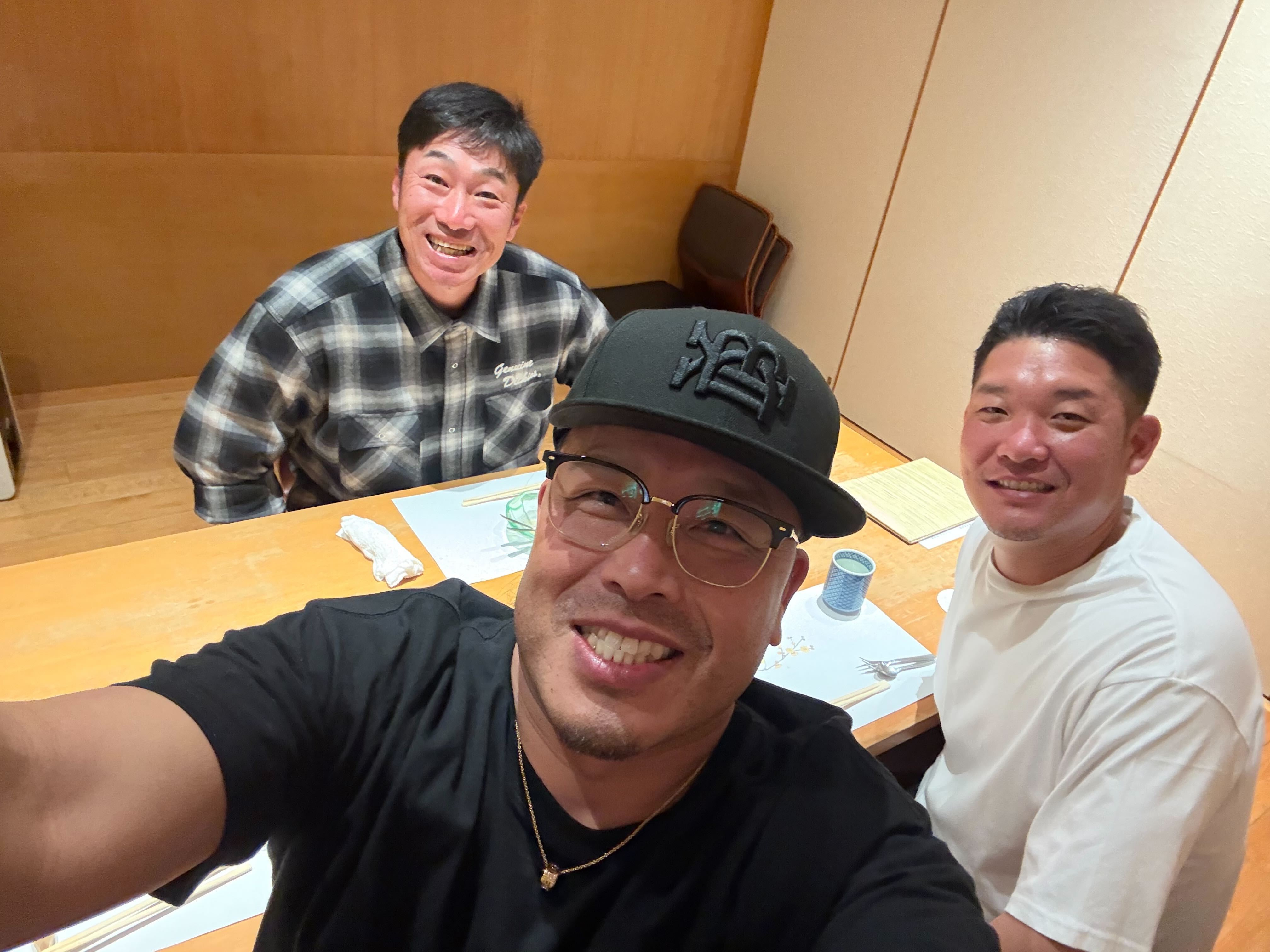 相川監督防具をつけてブルペンへ⁉️