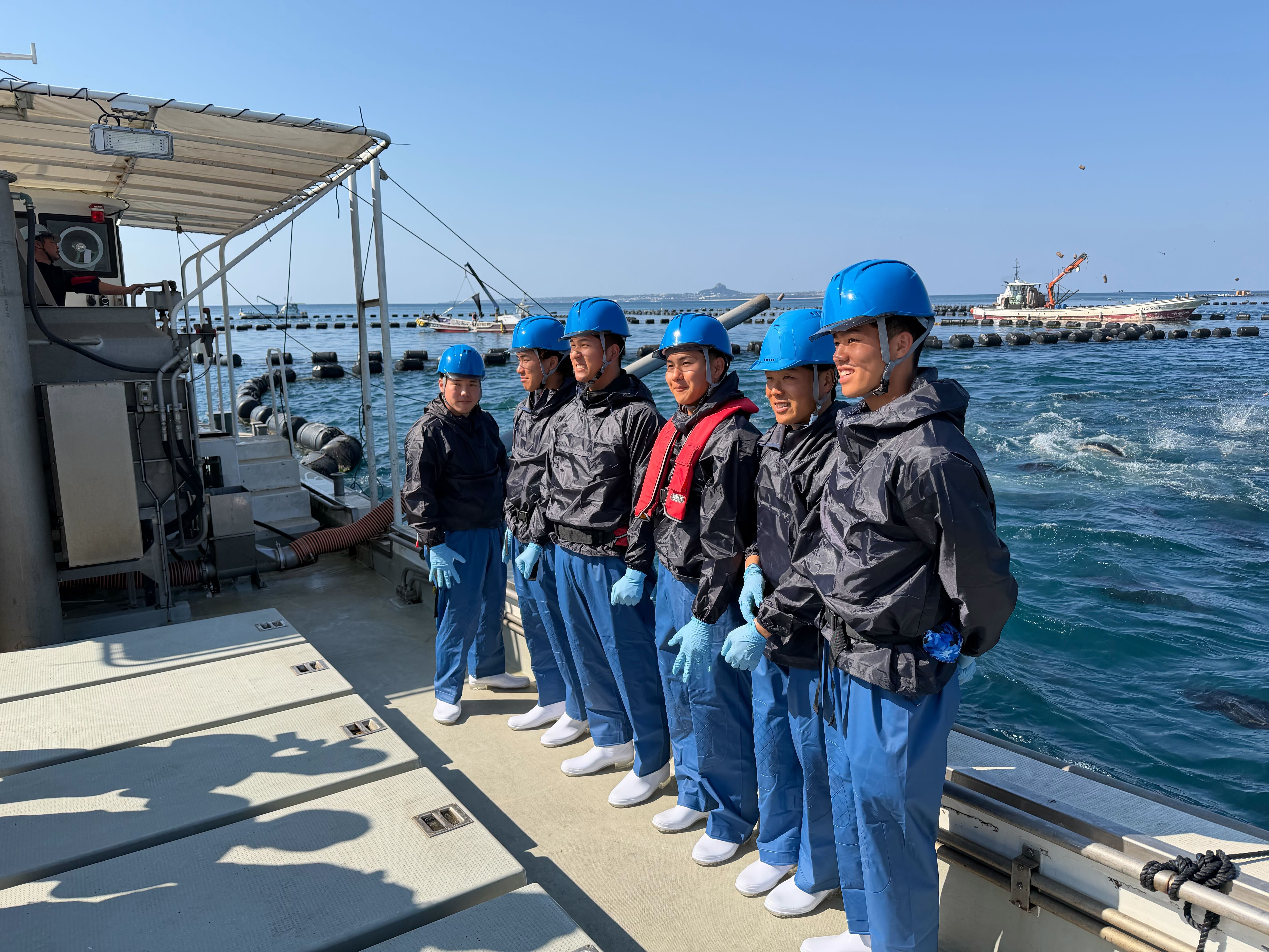 マグロの餌やり付いて行ったよ！🐟