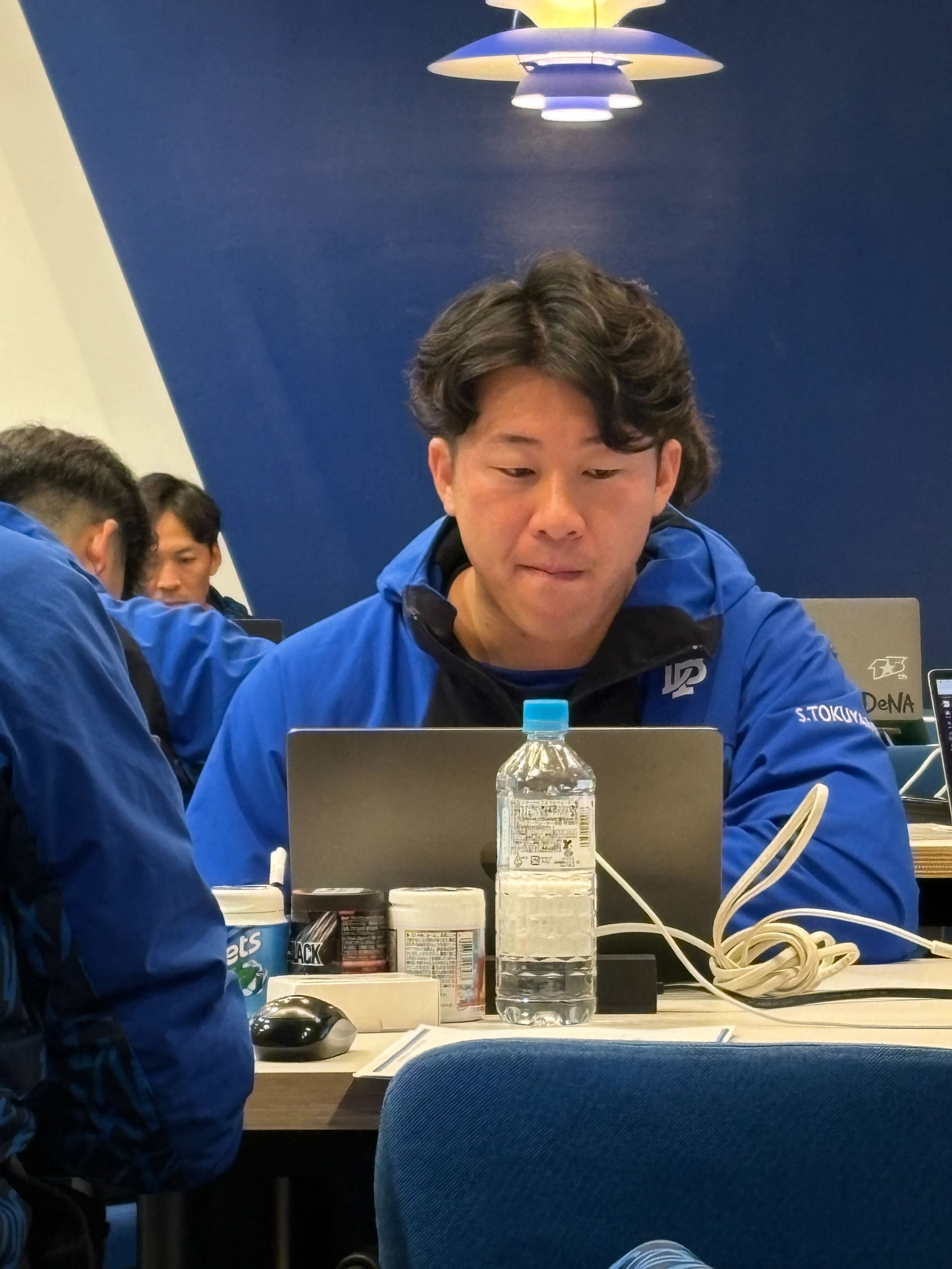 徳ちゃんパソコン触ってる！