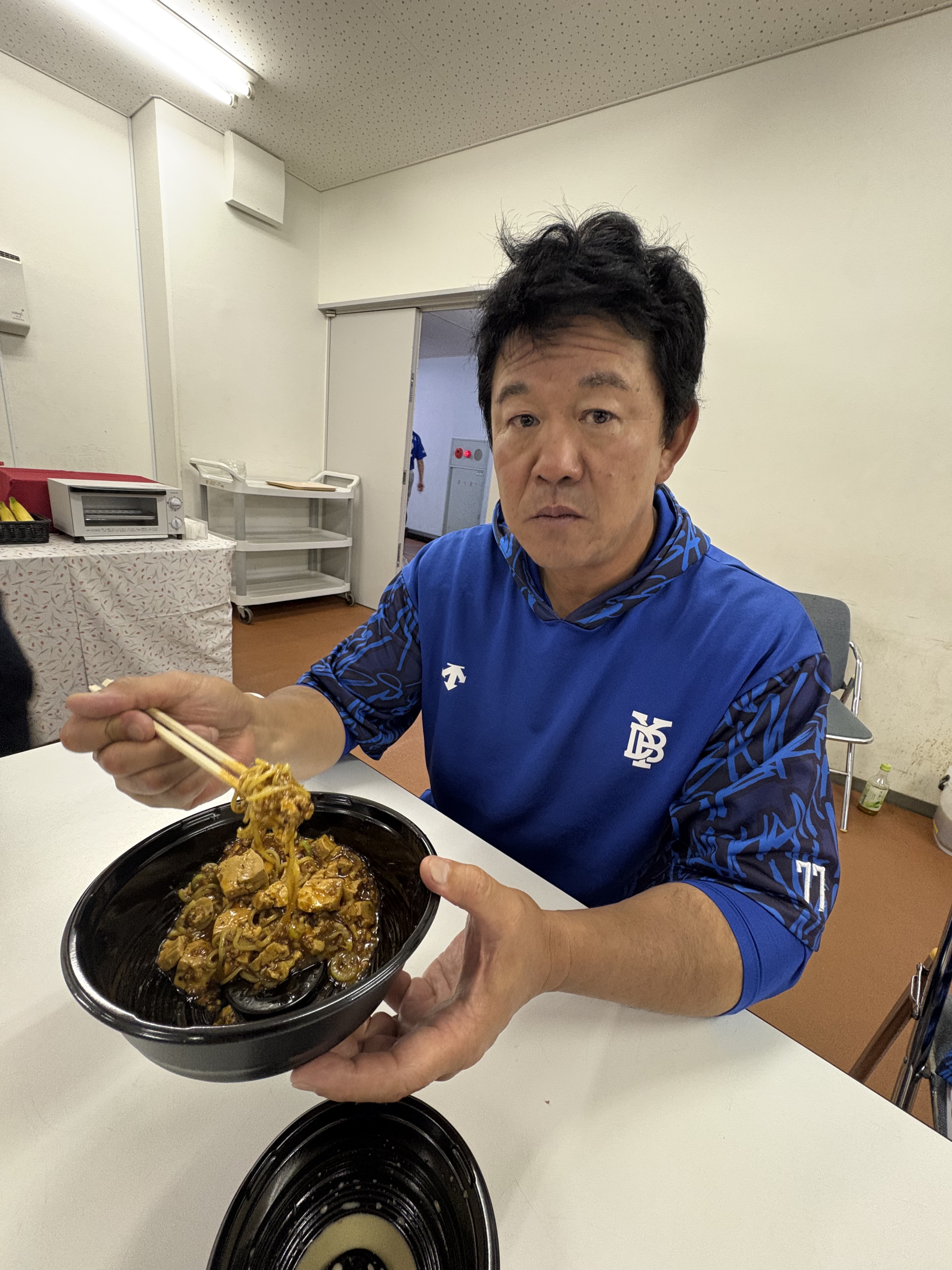 若い選手の指導に熱が入る尚典くん