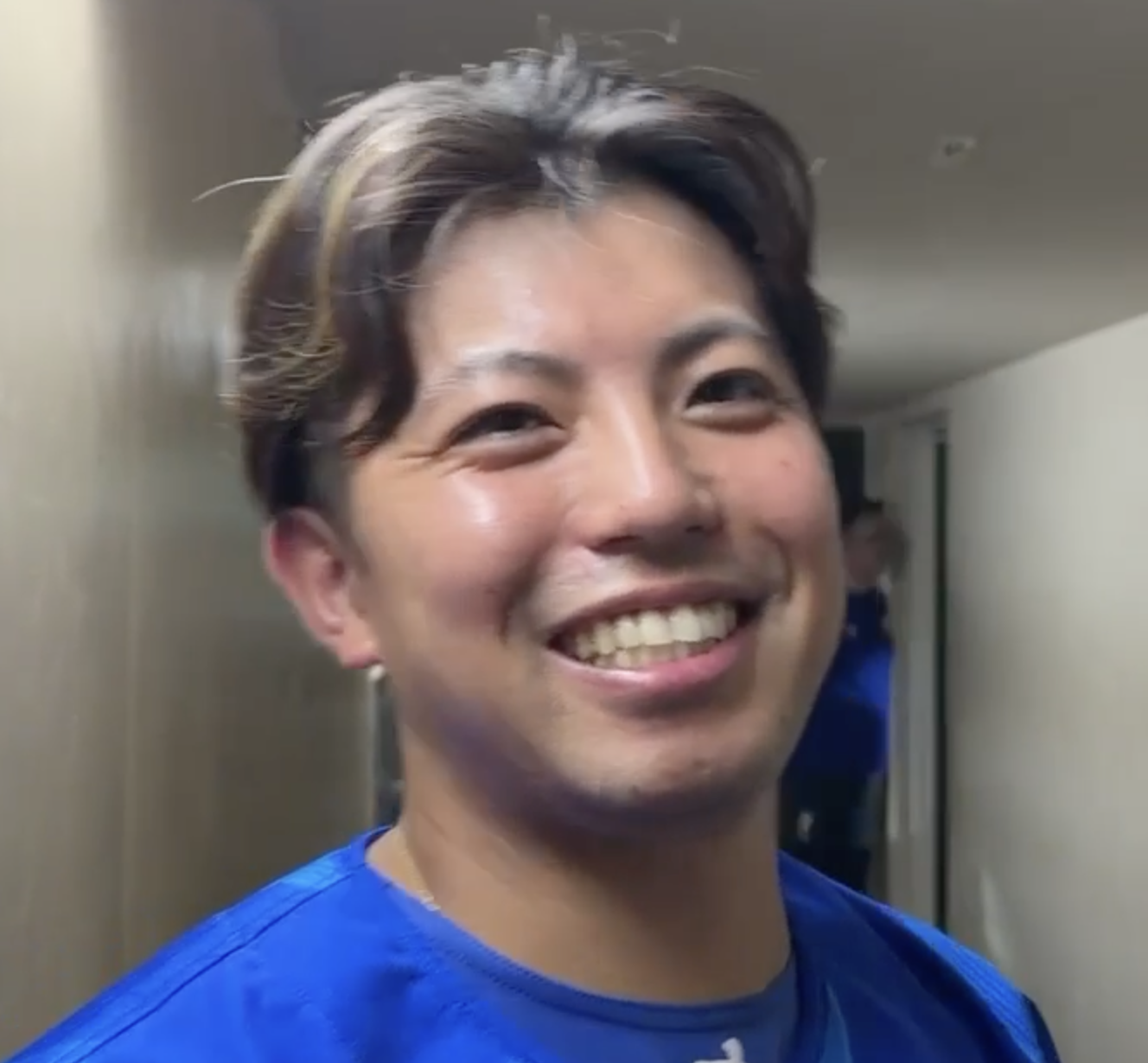 レイノルズを褒めまくる東選手！