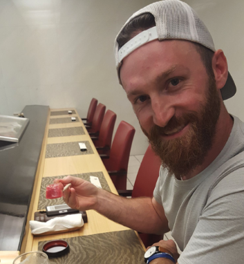 寿司を食べるパットン