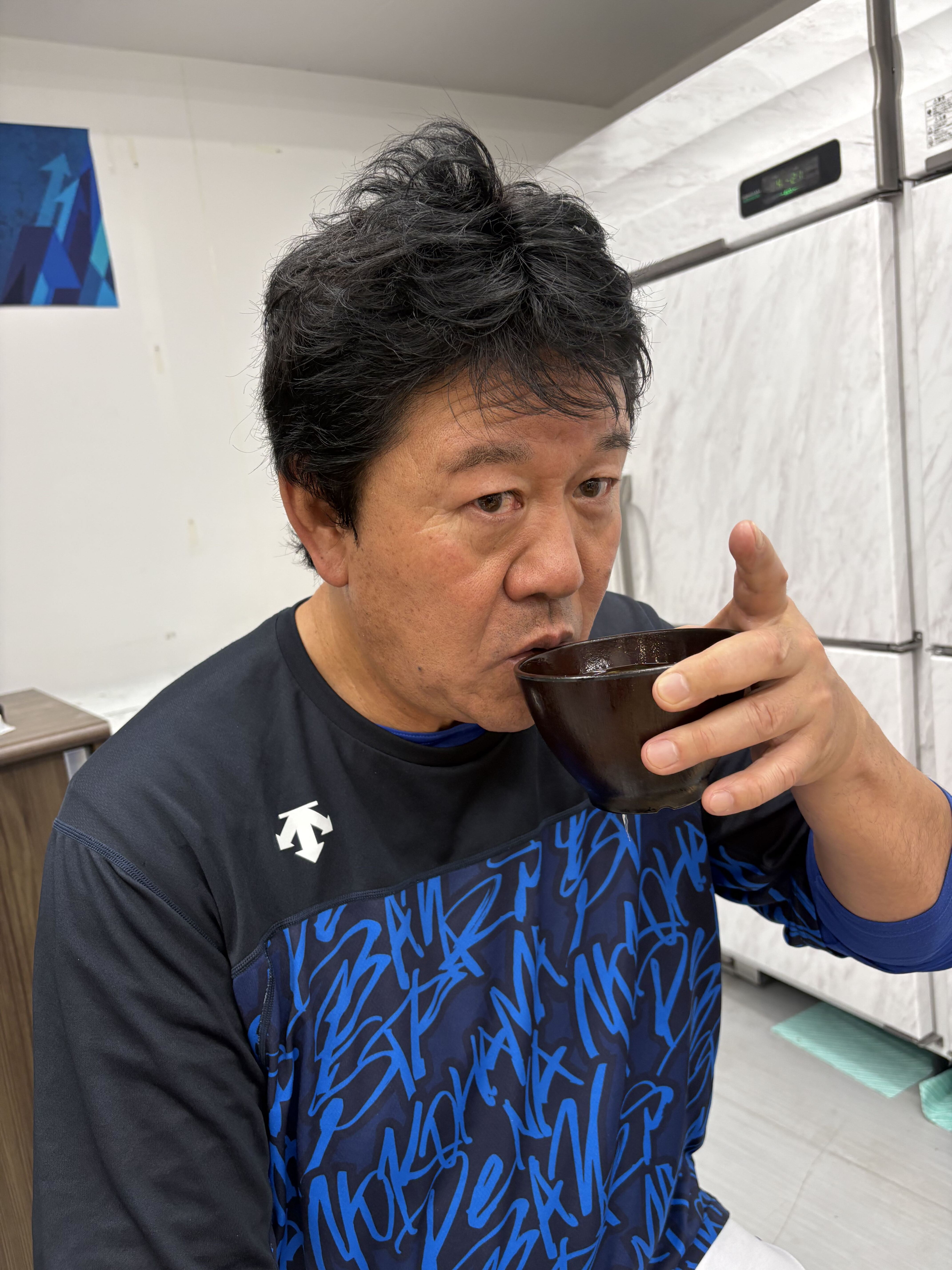 尚典くん流松茸ご飯の食べ方。