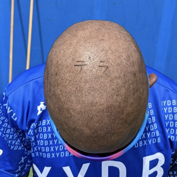 見慣れない外国人選手の姿が…。