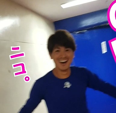 後ろから・・・