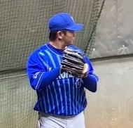 康晃&E.エスコバー