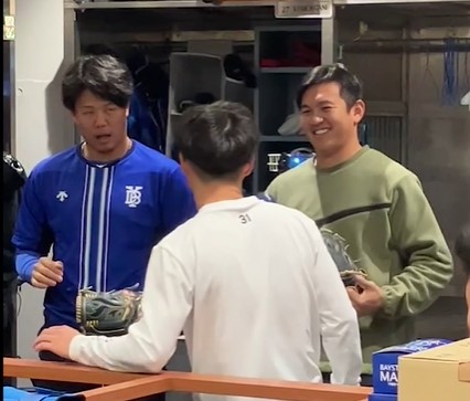 カメラを見つけた上茶谷