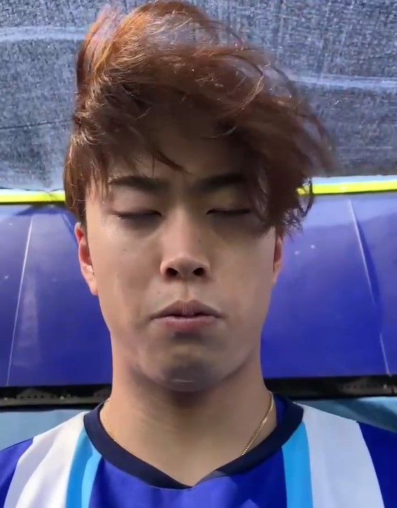 なにかをする入江