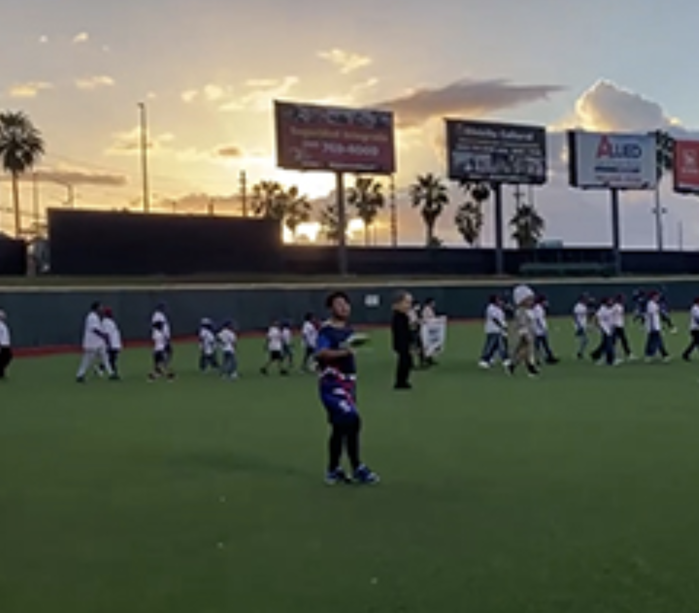 どこからか聞こえる陽気な音楽