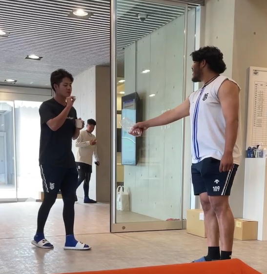 ディアスの配りもの