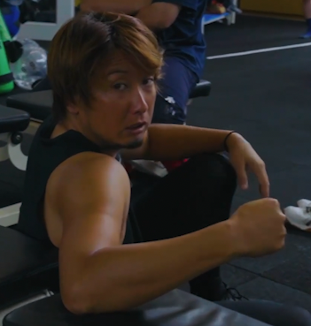 三嶋先輩の可愛い筋肉自慢